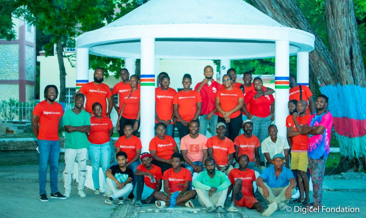 La place Toussaint Louverture de Marigot  rénovée à l'occasion de la Journée internationale du volontariat